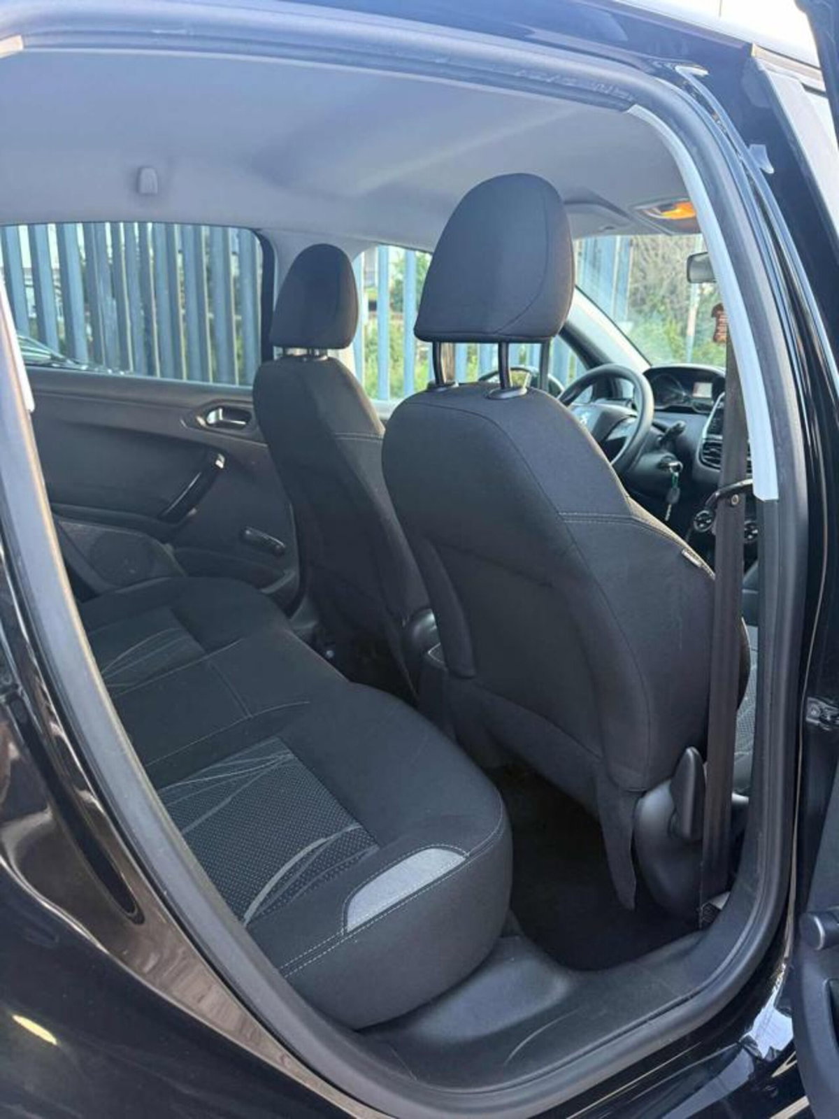 Peugeot 208 HDi 68 CV 5 porte Allure (11)