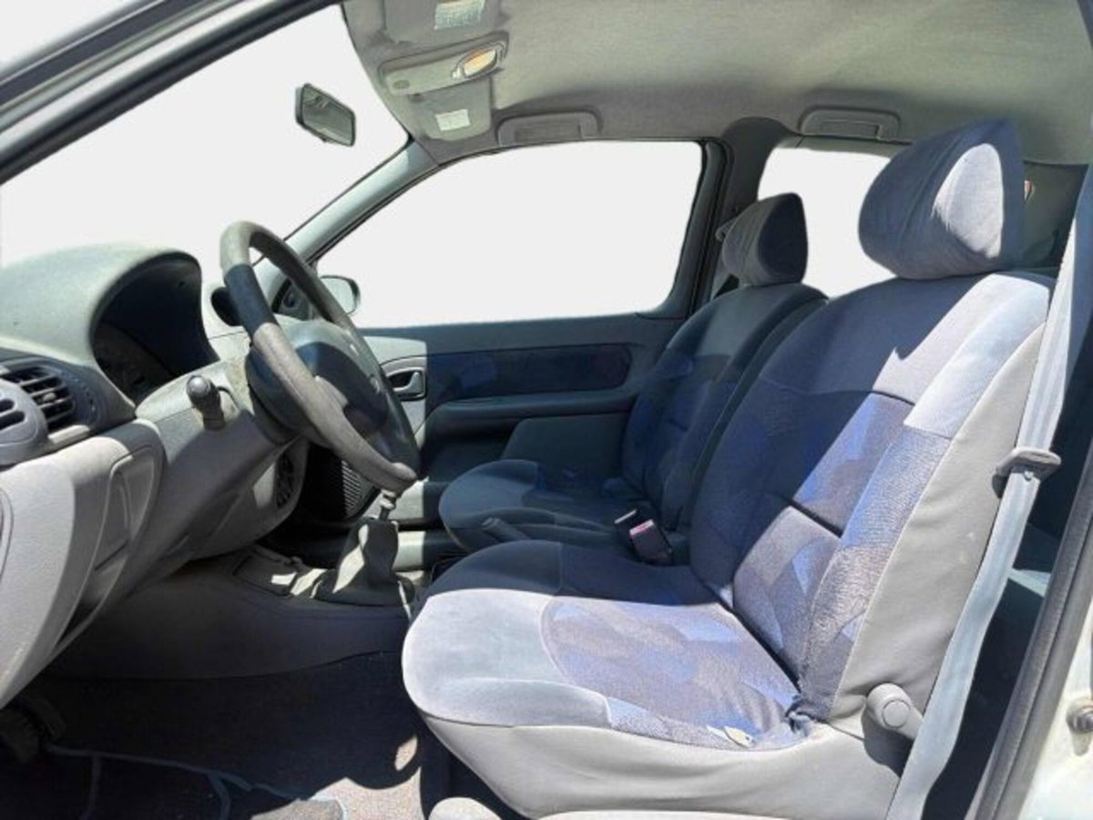 Renault Clio 1.2 cat 3 porte RXE (9)