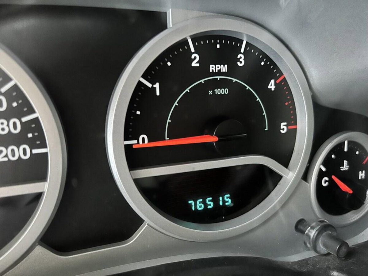 Jeep Wrangler 2.8 CRD DPF Sahara Auto (14)