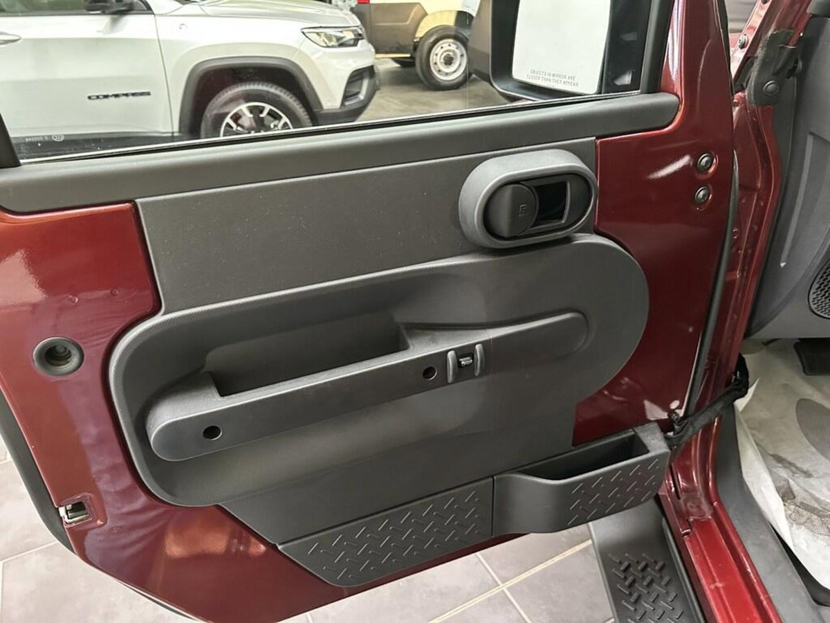 Jeep Wrangler 2.8 CRD DPF Sahara Auto (8)