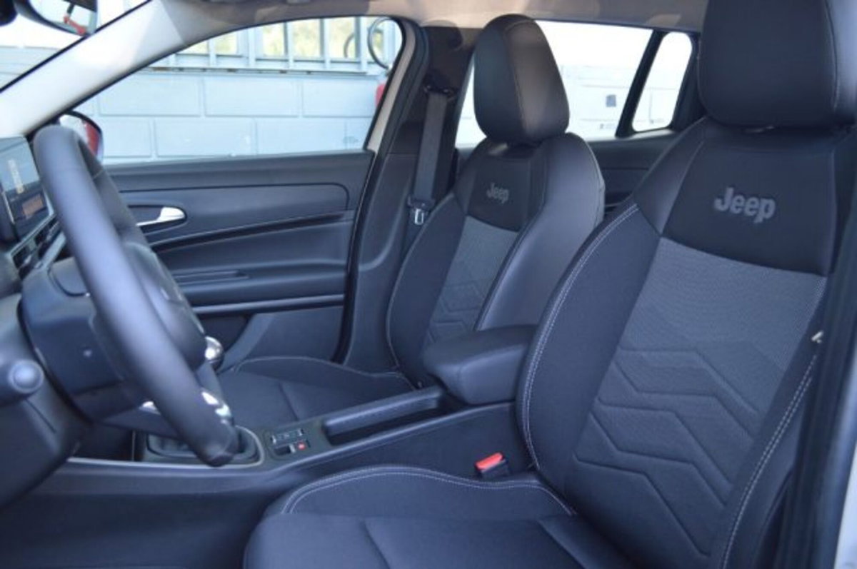 Jeep Avenger 1.2 turbo Altitude fwd 100cv (8)