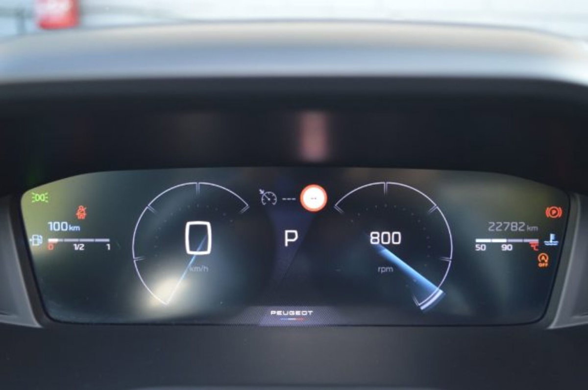 Peugeot 2008 PureTech 130 S&S EAT8 Allure Pack (11)