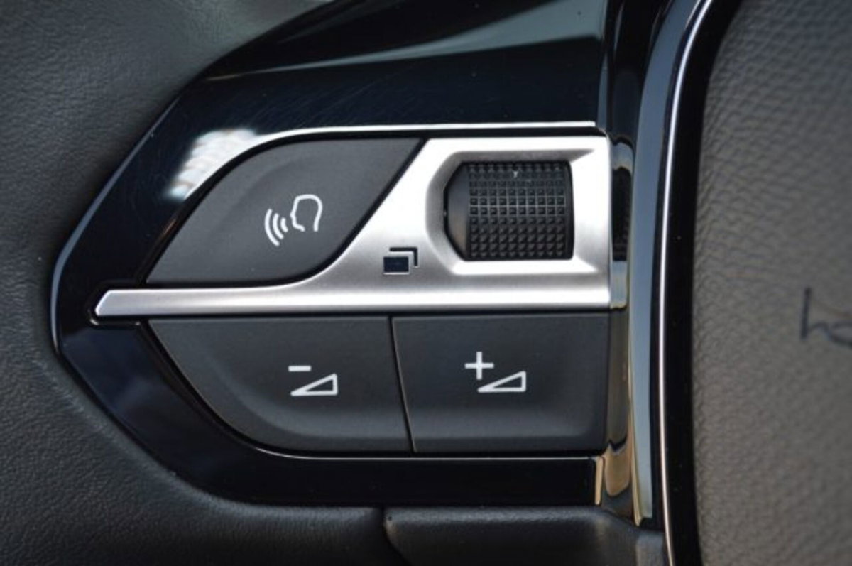 Peugeot 2008 PureTech 130 S&S EAT8 Allure Pack (13)