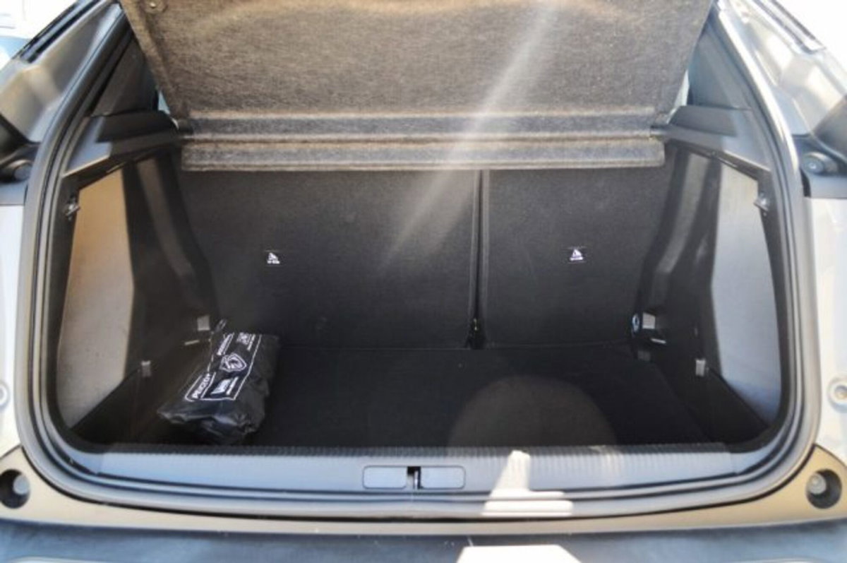 Peugeot 2008 PureTech 130 S&S EAT8 Allure Pack (19)