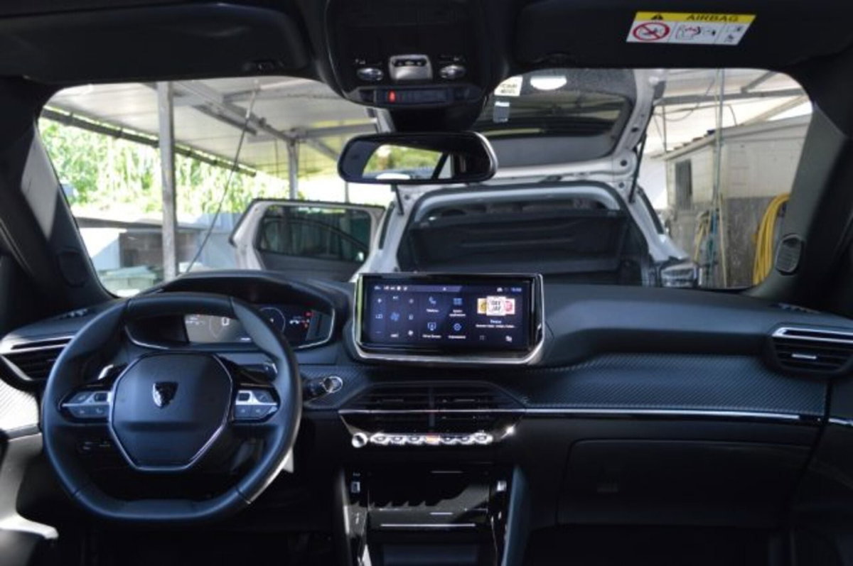 Peugeot 2008 PureTech 130 S&S EAT8 Allure Pack (7)