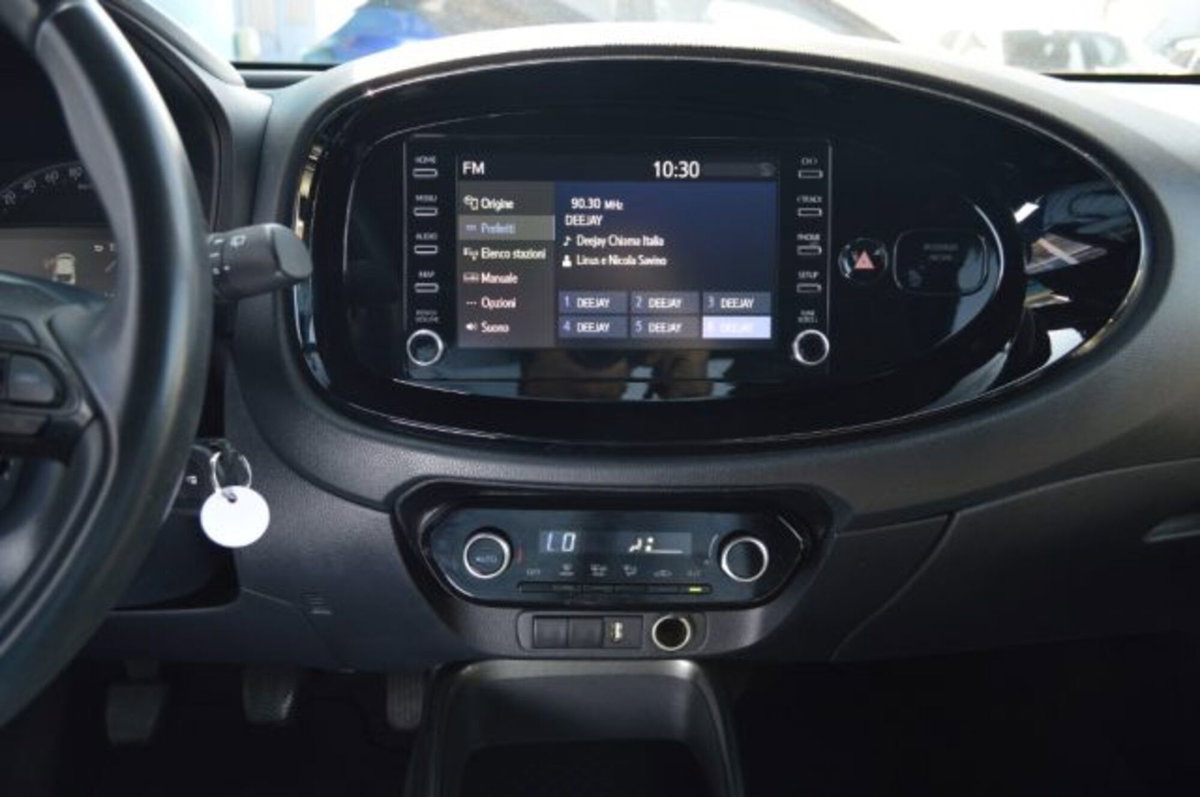 Toyota Aygo X 1.0 VVT-i 72 CV 5 porte Limited Air (11)
