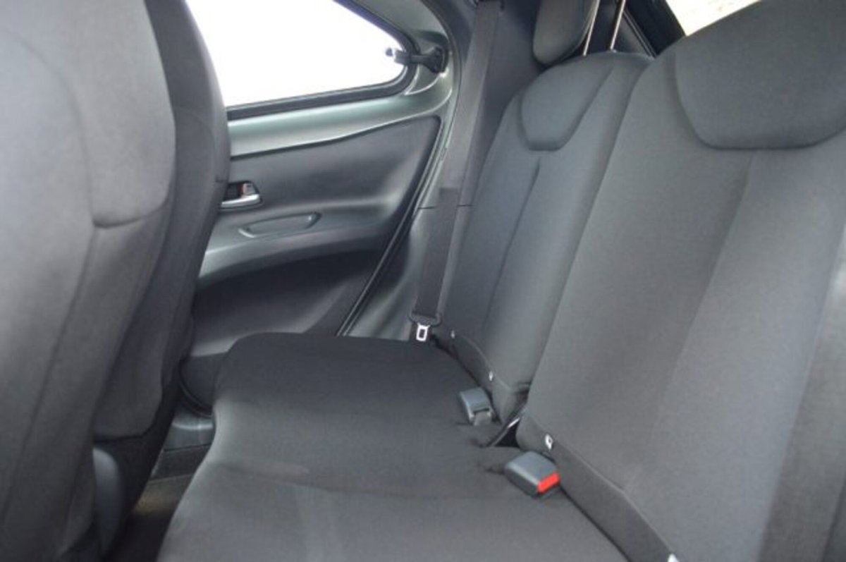 Toyota Aygo X 1.0 VVT-i 72 CV 5 porte Limited Air (9)