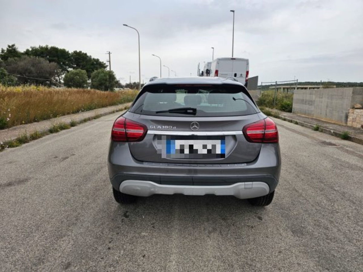 Mercedes-Benz GLA SUV 180 d Automatic Business (6)
