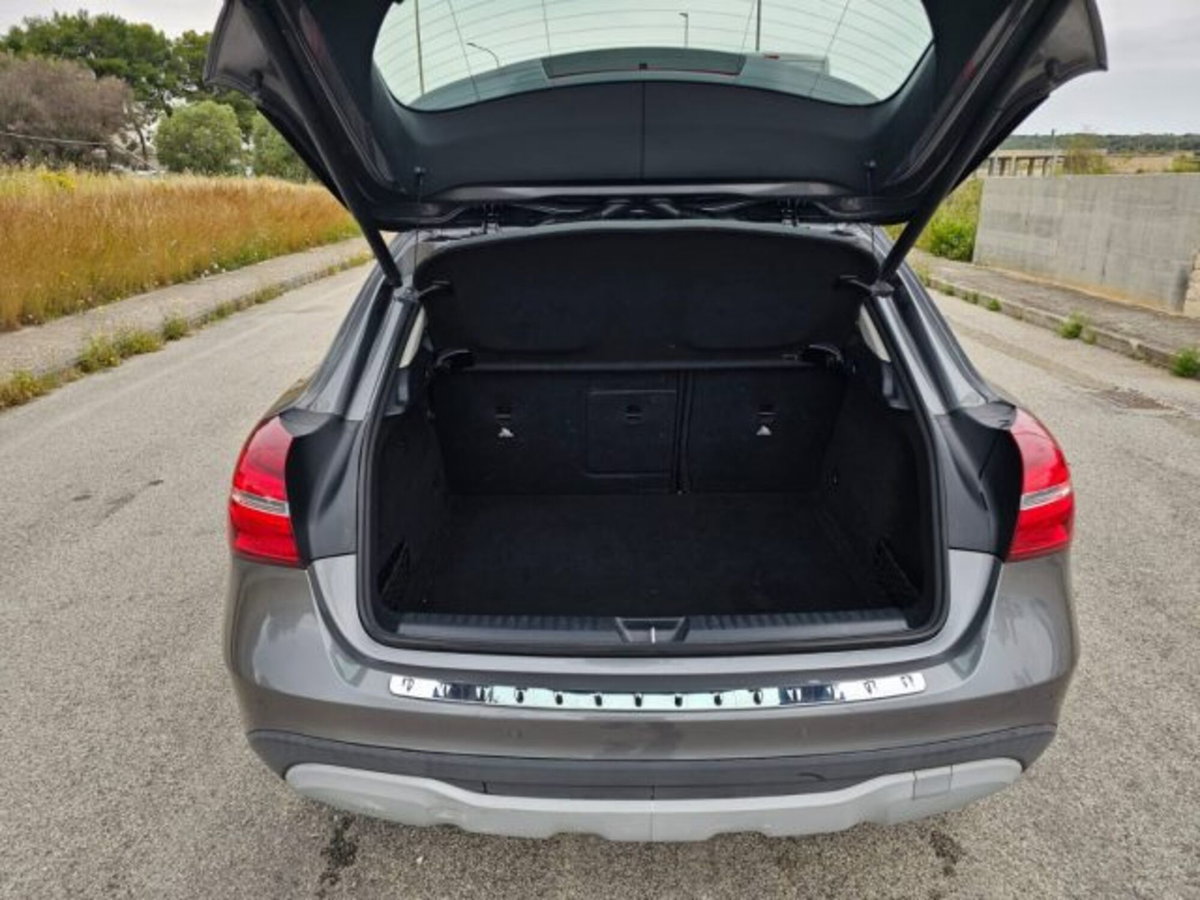 Mercedes-Benz GLA SUV 180 d Automatic Business (7)