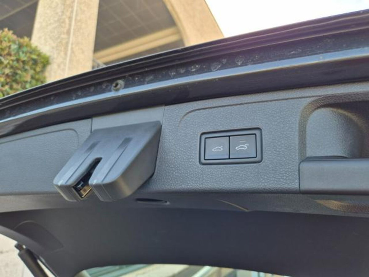 Volkswagen Passat Variant 2.0 TDI SCR EVO DSG Business (18)
