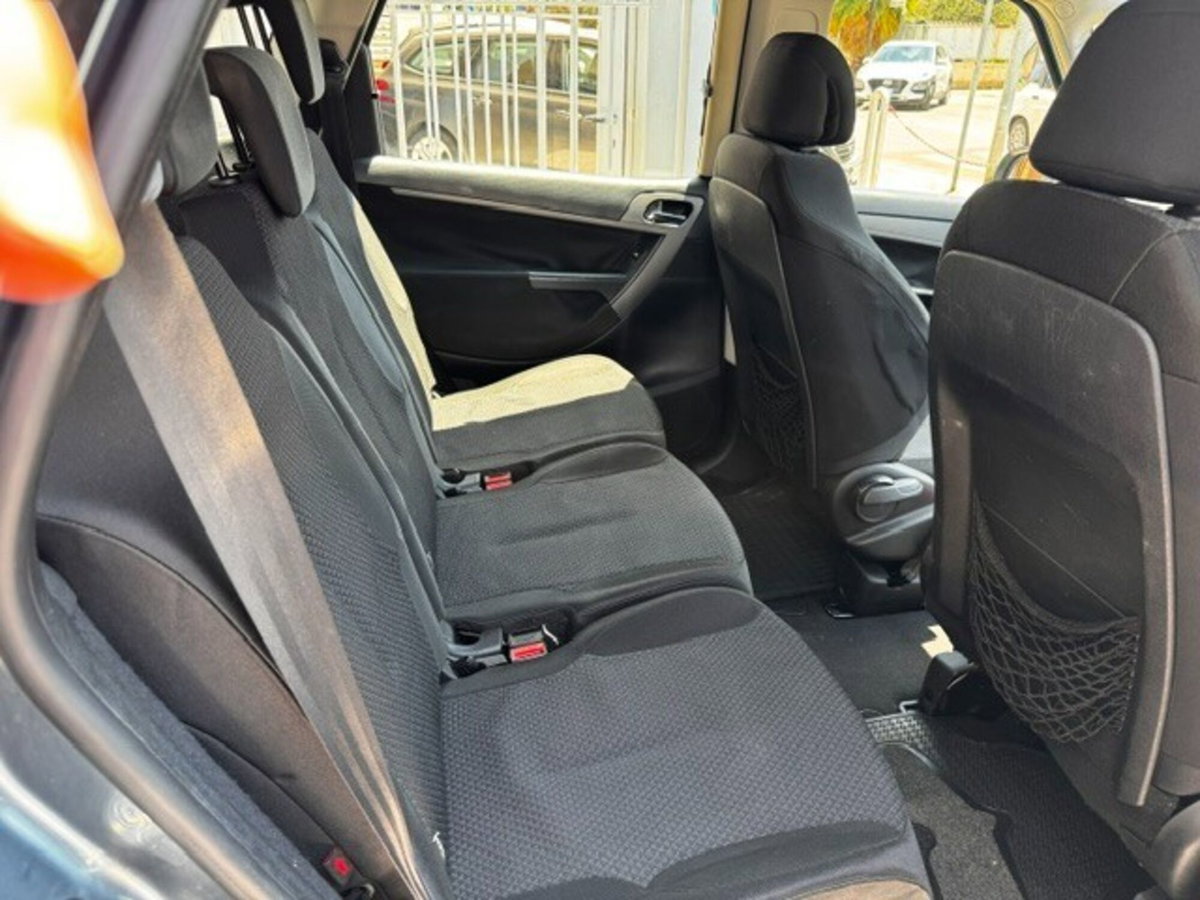 Citroen C4 Picasso 1.6 HDi 110 FAP Elegance (13)