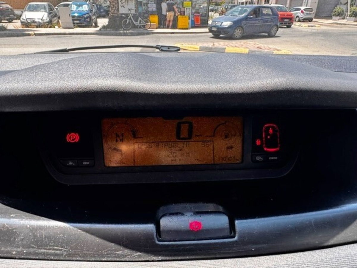 Citroen C4 Picasso 1.6 HDi 110 FAP Elegance (16)