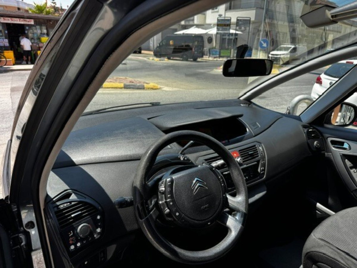 Citroen C4 Picasso 1.6 HDi 110 FAP Elegance (8)