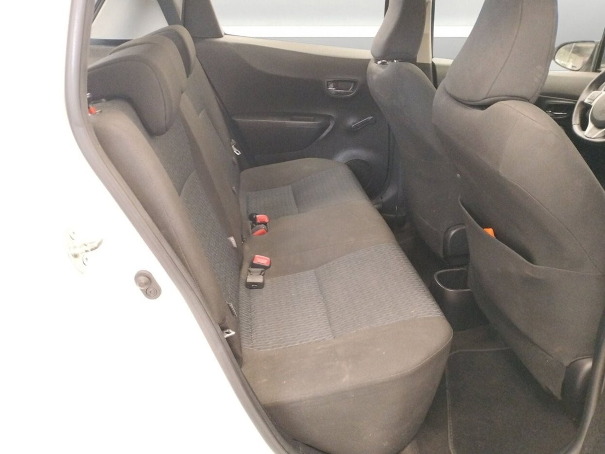 Toyota Yaris 1.D-4D 5 porte Lounge M-MT (10)