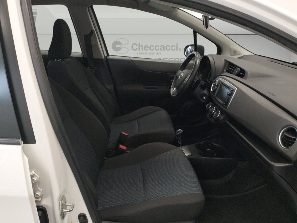 Toyota Yaris 1.D-4D 5 porte Lounge M-MT (11)