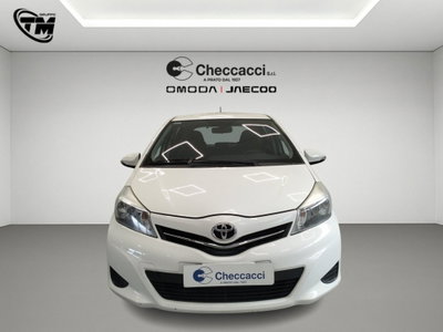 Toyota Yaris 1.D-4D 5 porte Lounge M-MT (2)