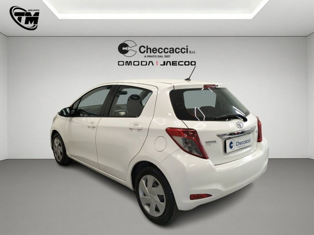 Toyota Yaris 1.D-4D 5 porte Lounge M-MT (6)