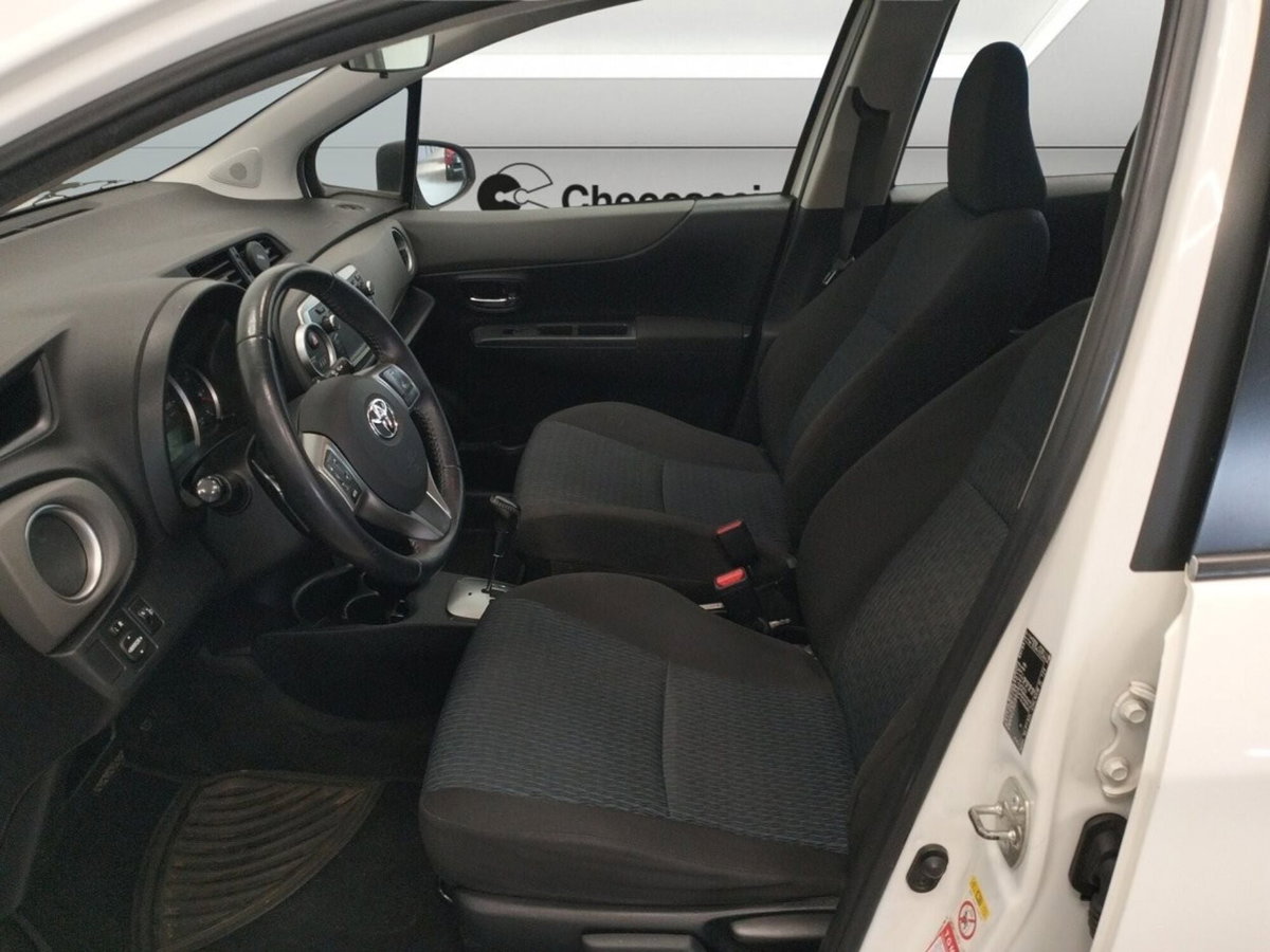 Toyota Yaris 1.D-4D 5 porte Lounge M-MT (7)