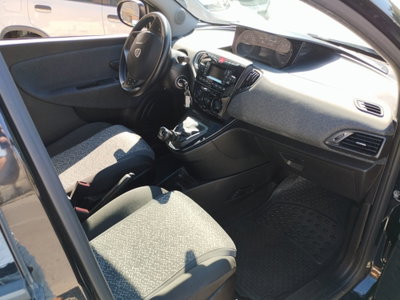 Lancia Ypsilon 1.0 FireFly 5 porte S&S Hybrid Ecochic Silver (4)