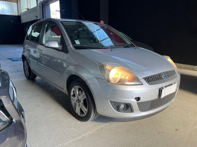 Ford Fiesta 1.2 16V 5p. Ghia (2)