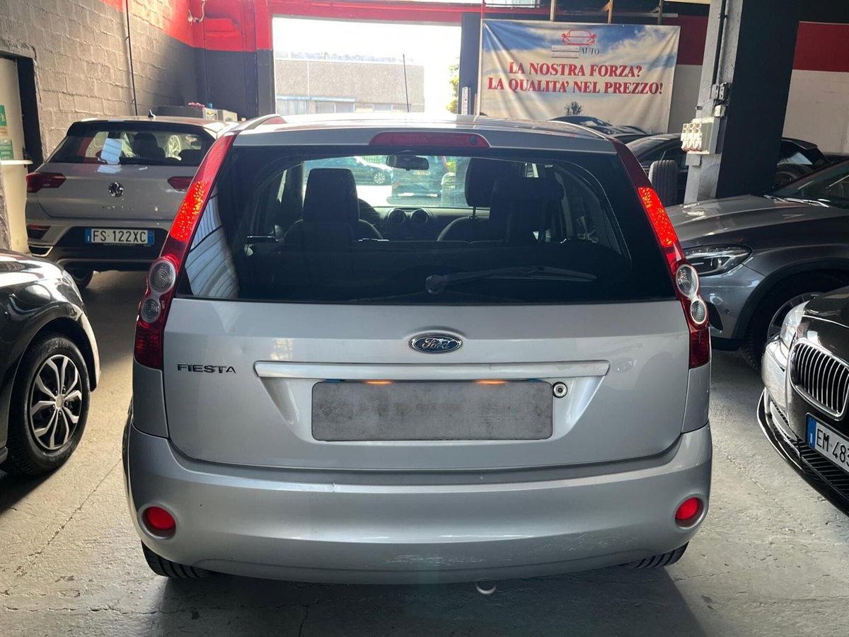 Ford Fiesta 1.2 16V 5p. Ghia (5)