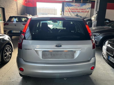 Ford Fiesta 1.2 16V 5p. Ghia (5)