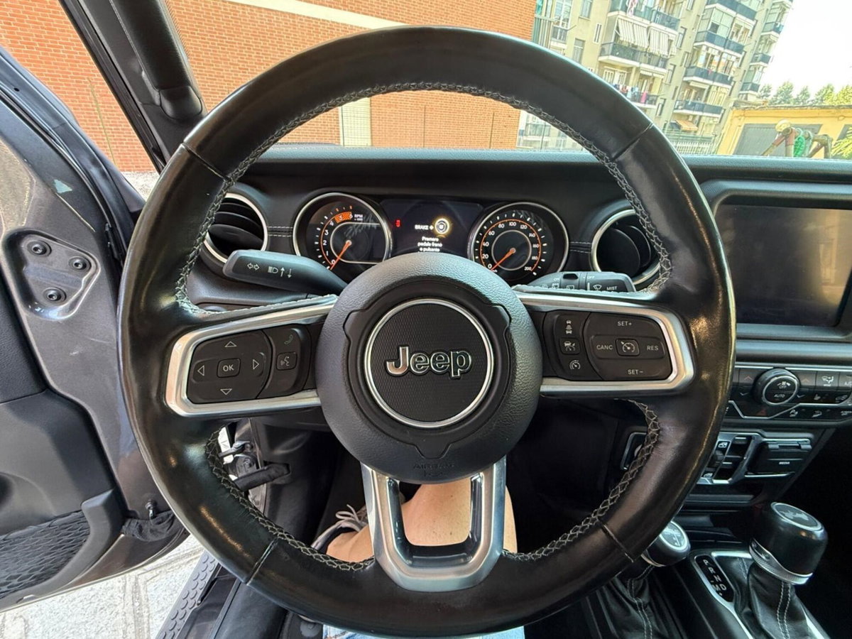 Jeep Wrangler Unlimited 2.2 Mjt II Sahara (11)