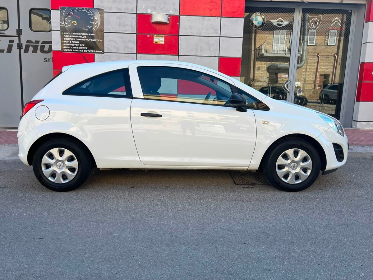 Opel Corsa 1.0 12V 3 porte One (3)