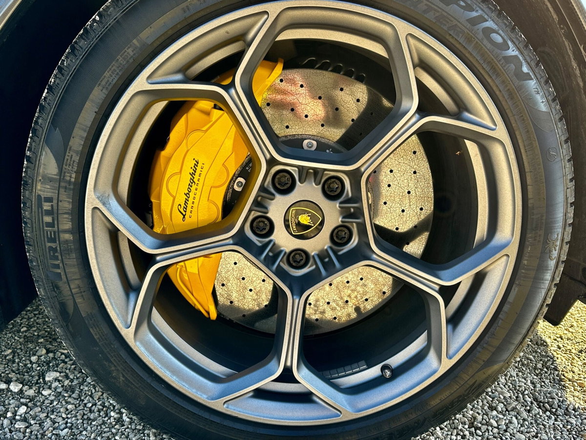 Lamborghini Urus 4.0 V8 Performante auto