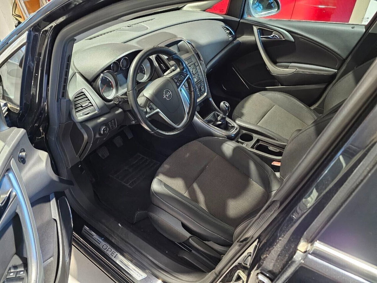 Opel Astra 1.4 Turbo 140CV 5 porte Cosmo (4)