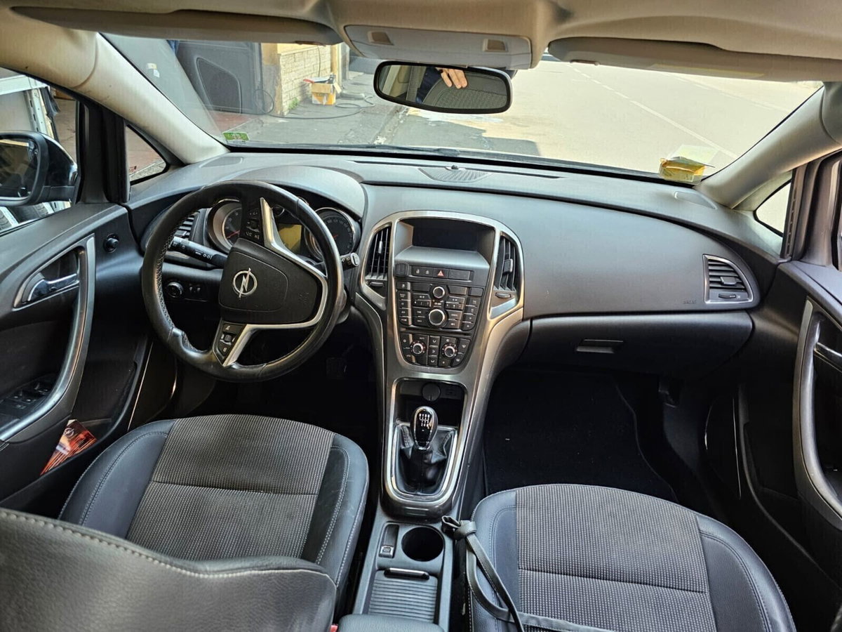 Opel Astra 1.4 Turbo 140CV 5 porte Cosmo (7)