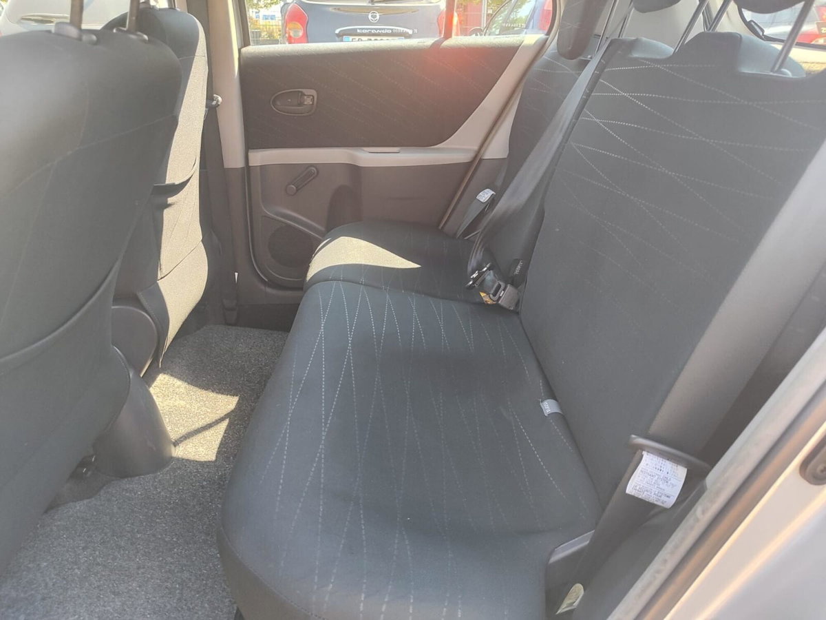 Toyota Yaris 1.0 3 porte Sol (10)