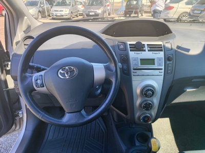 Toyota Yaris 1.0 3 porte Sol (11)