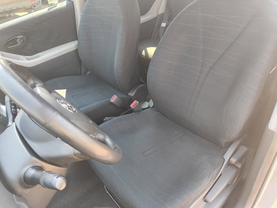 Toyota Yaris 1.0 3 porte Sol (12)