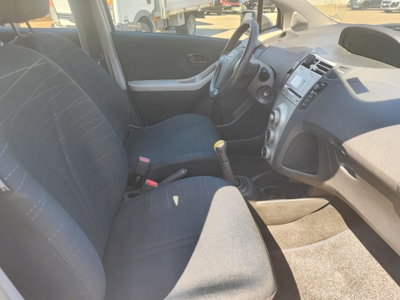 Toyota Yaris 1.0 3 porte Sol (13)