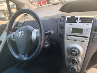 Toyota Yaris 1.0 3 porte Sol (14)