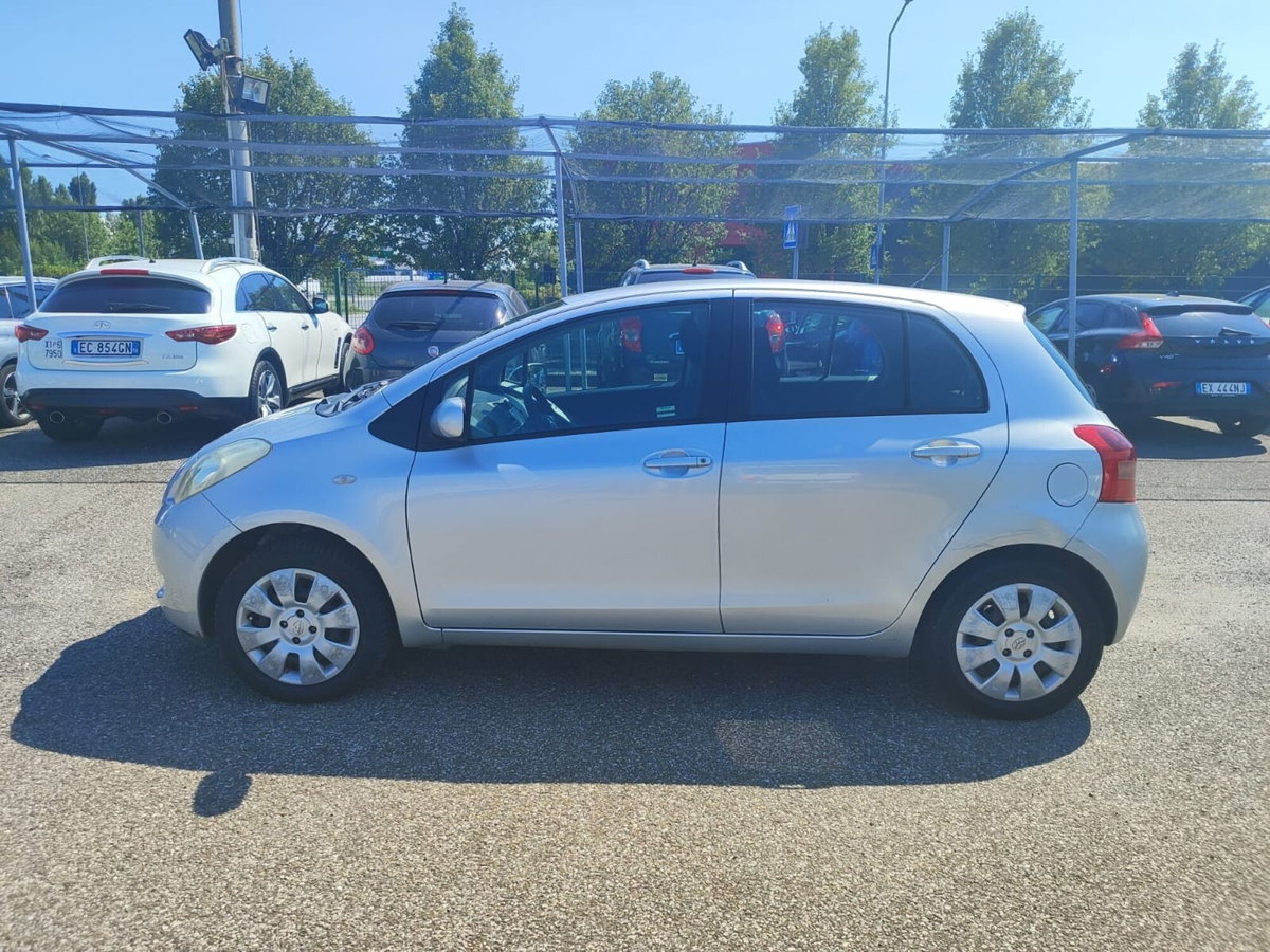 Toyota Yaris 1.0 3 porte Sol (3)