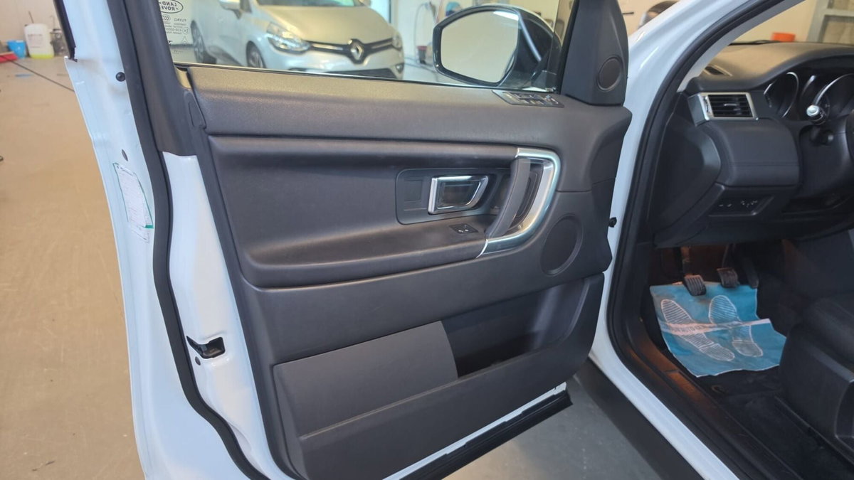 Land Rover Discovery Sport 2.0 TD4 150 CV Pure (6)