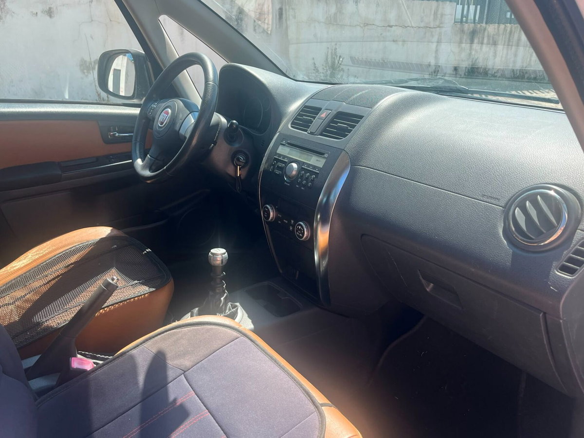 Fiat Sedici 2.0 MJT 16V DPF 4x4 Emotion (11)