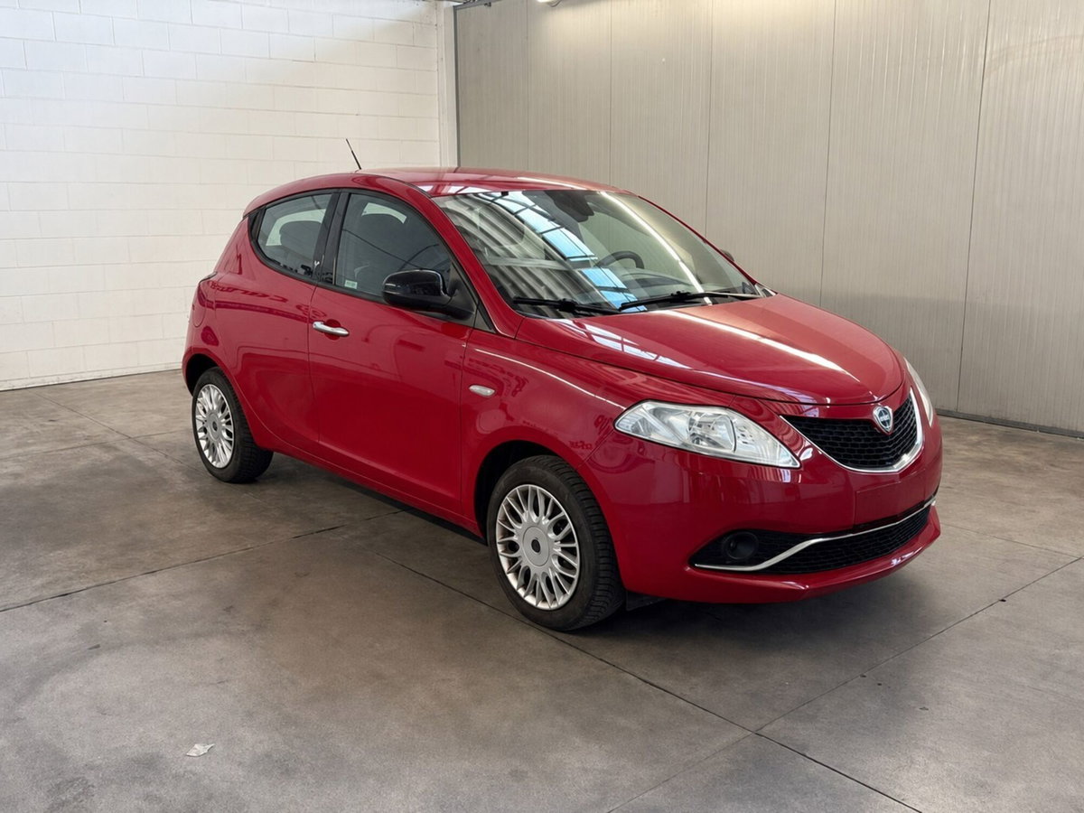 Lancia Ypsilon 1.2 69 CV 5 porte Gold (2)