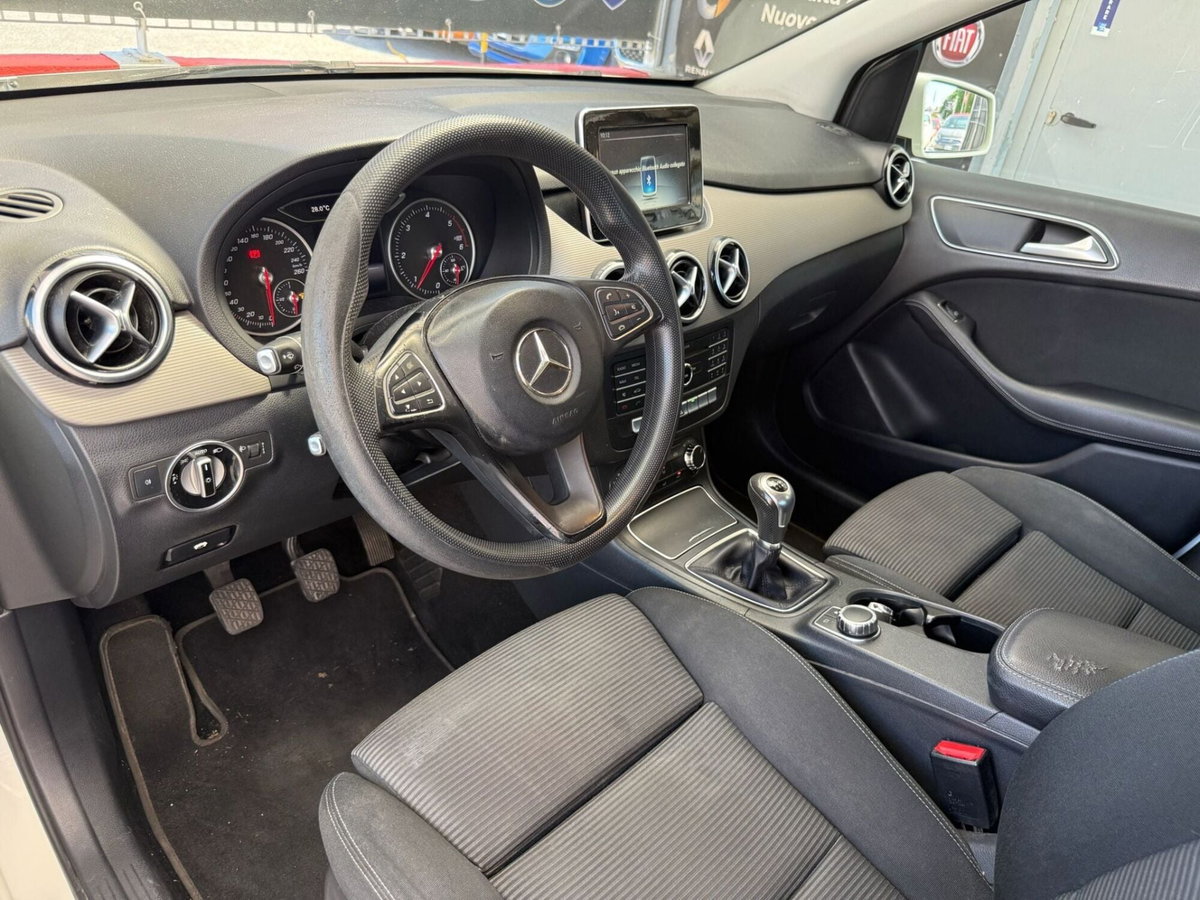 Mercedes-Benz Classe B 180 d Sport (14)
