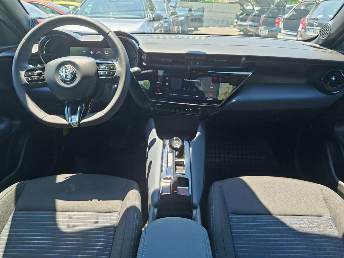 Alfa Romeo Junior 1.2 ibrida 145cv edct6 (14)