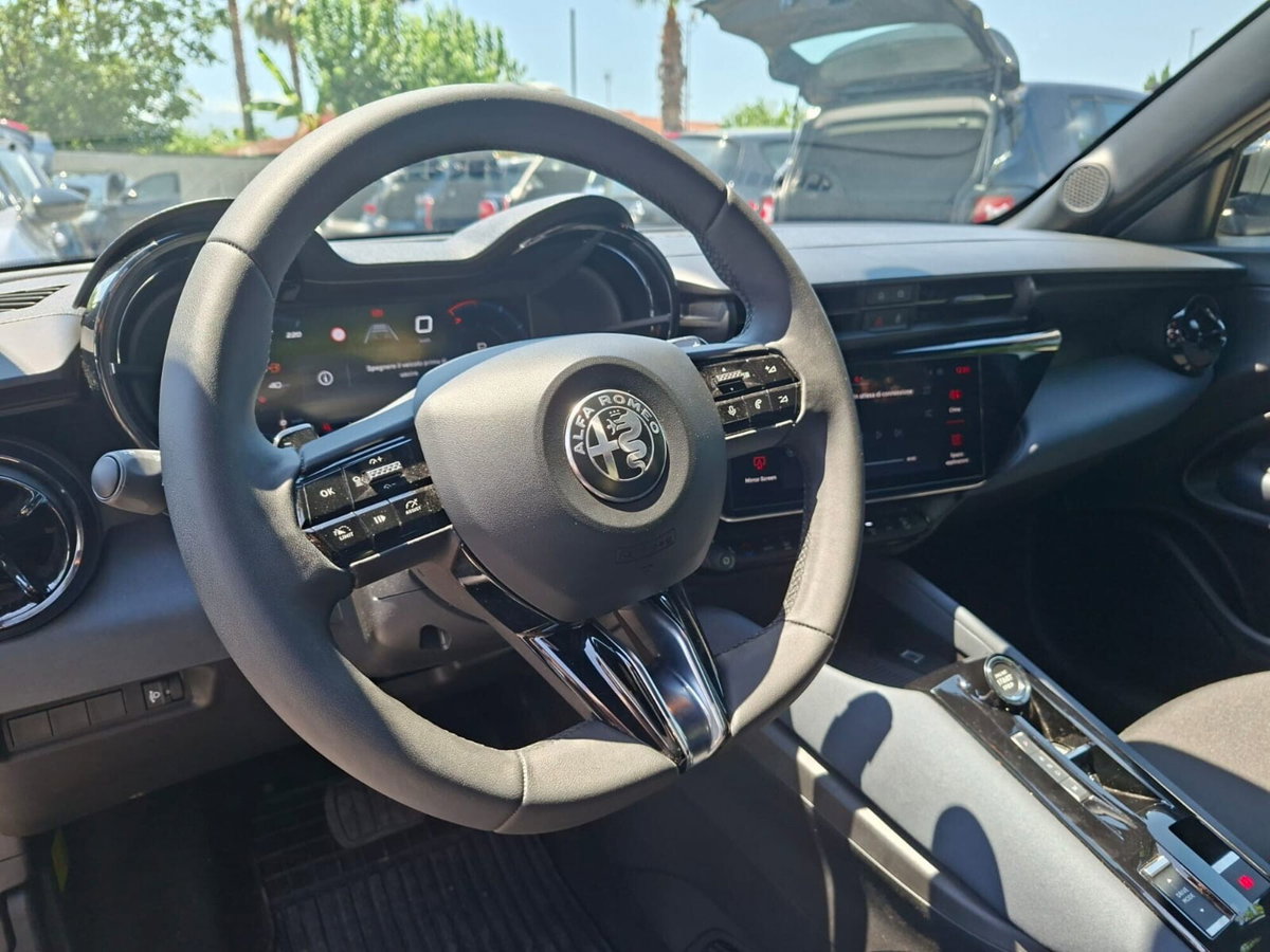 Alfa Romeo Junior 1.2 ibrida 145cv edct6 (15)