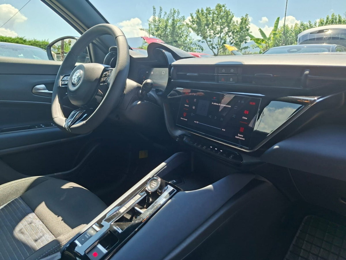 Alfa Romeo Junior 1.2 ibrida 145cv edct6 (16)