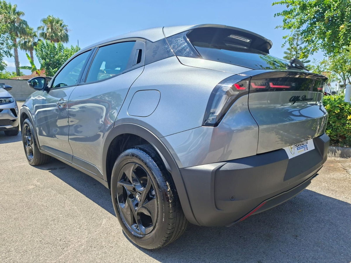 Alfa Romeo Junior 1.2 ibrida 145cv edct6 (8)