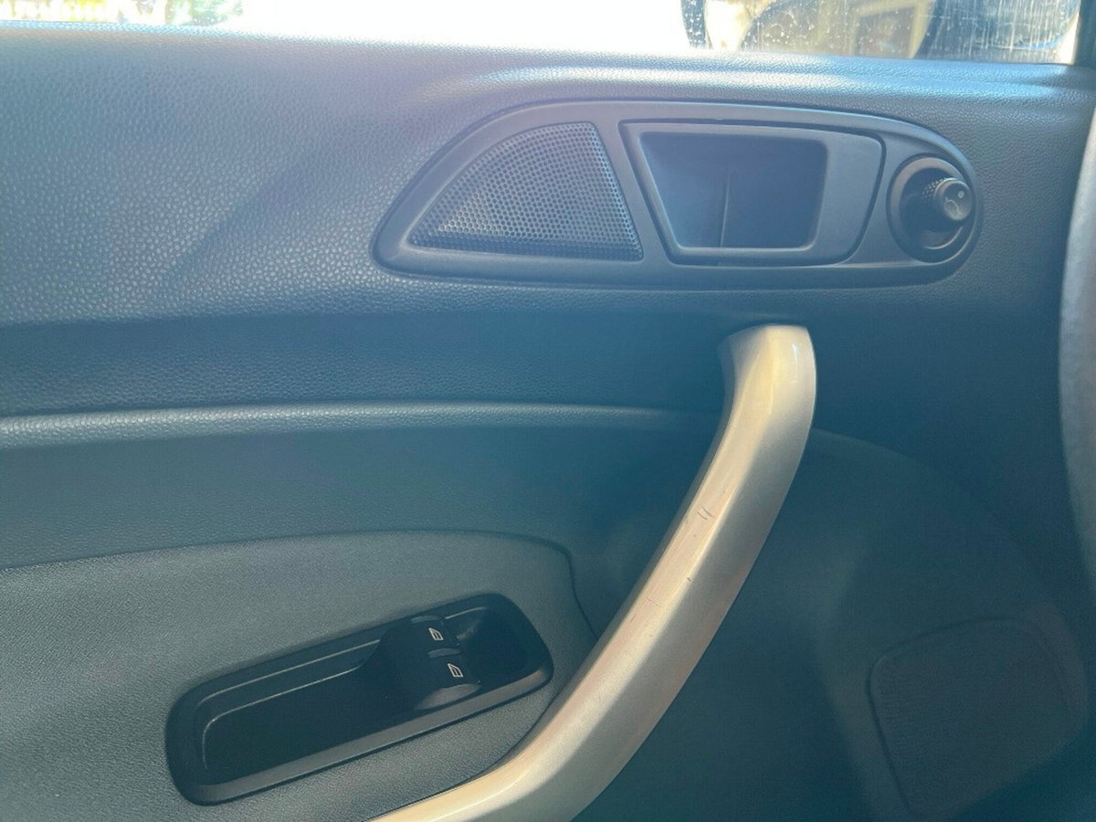 Ford Fiesta 1.4 5 porte Bz.- GPL Titanium (16)