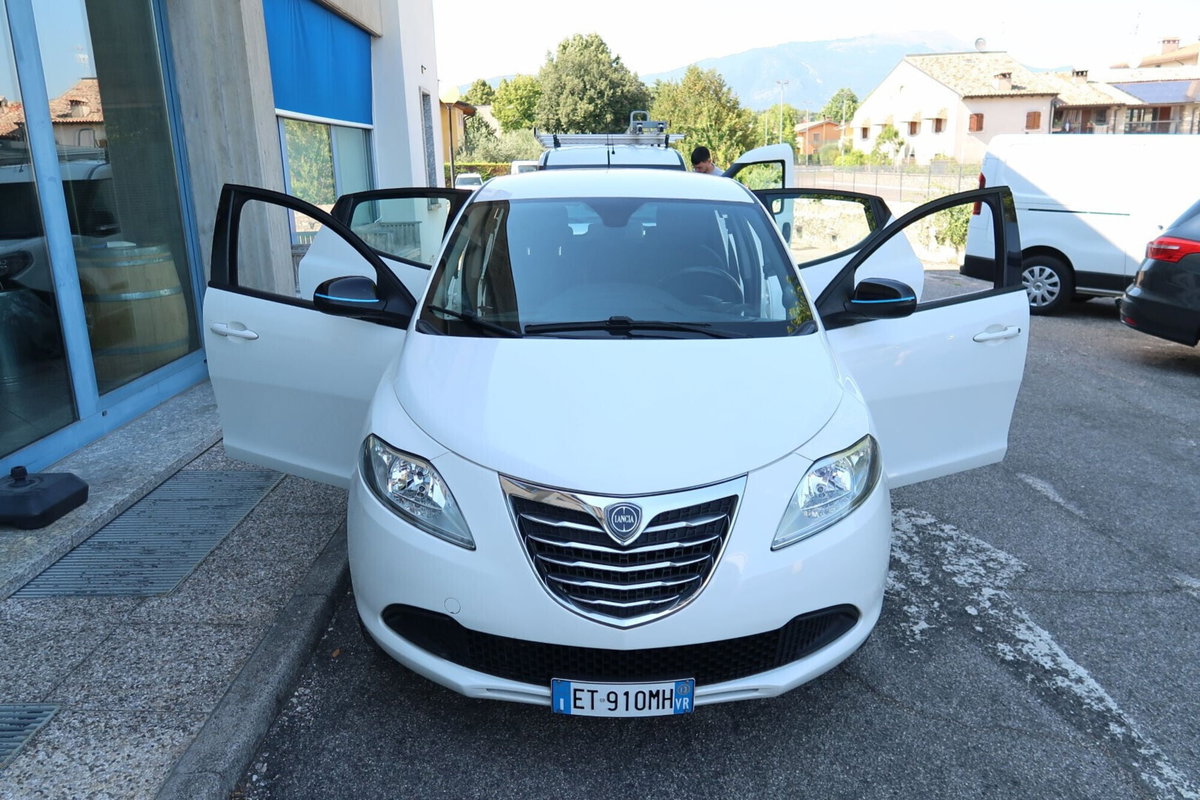 Lancia Ypsilon 0.9 TwinAir 85 CV 5 porte Metano Ecochic Elefantino (10)