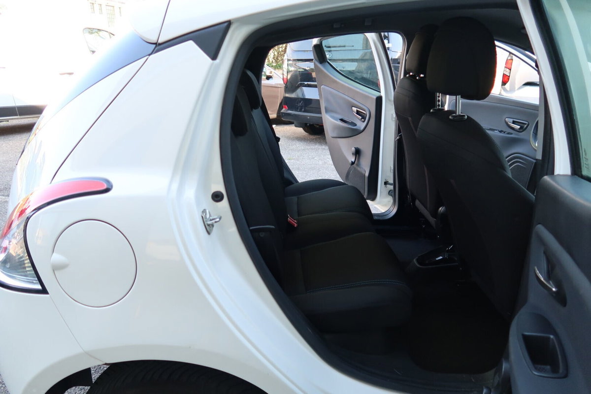 Lancia Ypsilon 0.9 TwinAir 85 CV 5 porte Metano Ecochic Elefantino (11)