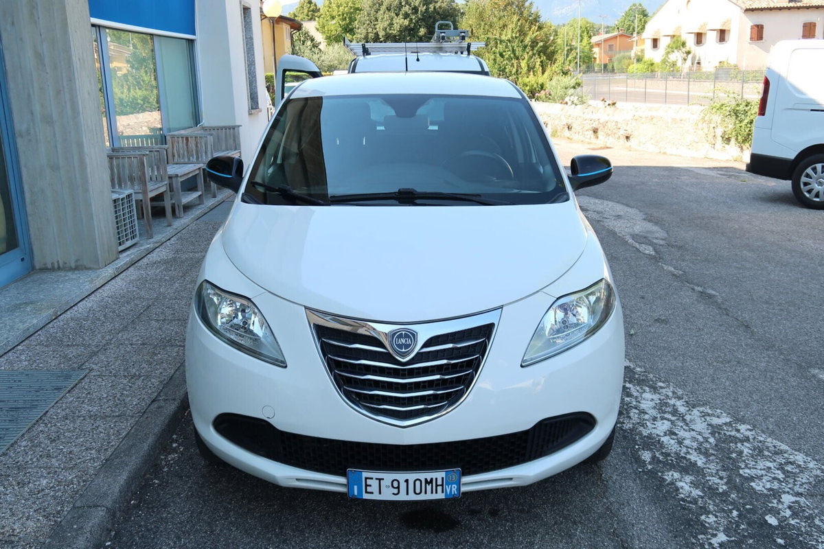 Lancia Ypsilon 0.9 TwinAir 85 CV 5 porte Metano Ecochic Elefantino (2)