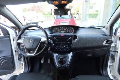 Lancia Ypsilon 0.9 TwinAir 85 CV 5 porte Metano Ecochic Elefantino (7)
